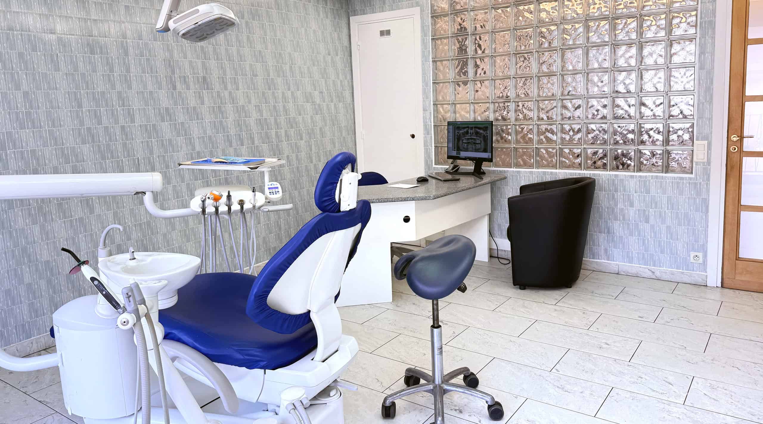 Cabinet-Dr-Cyrine-Rouis-Dentistes-Alcyon-Menton-Horizontales-PC-2560X1440-V1-1547