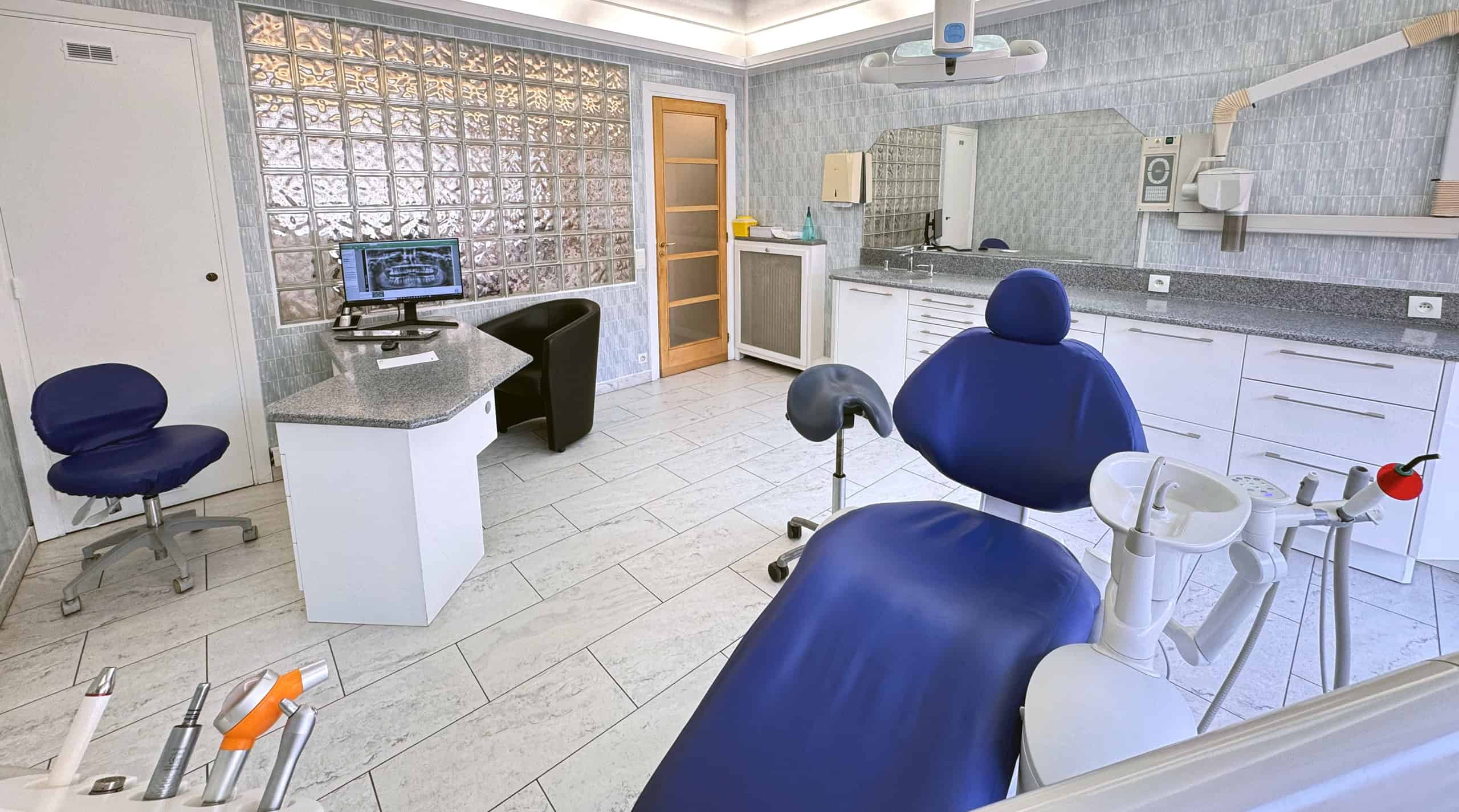 Cabinet-Dr-Cyrine-Rouis-Dentistes-Alcyon-Menton-Horizontales-PC-2560X1440-V2-1551