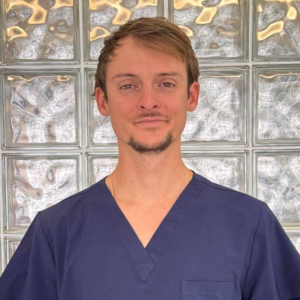 Docteur-jacques-duhautbout-Dentistes-Alcyon-Menton-Carrees-PC-1200X1200-V3-1570