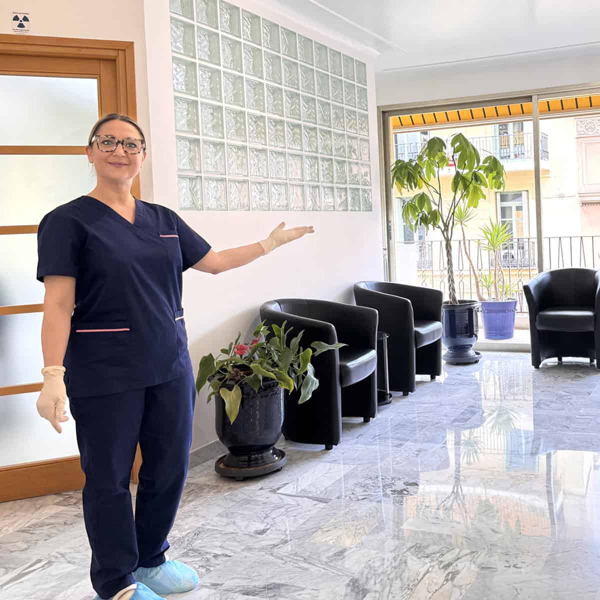 Salle-attente-Dentistes-Alcyon-Menton-Carrees-PC-1200X1200-V3-1108
